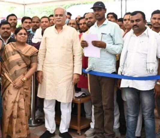 Chhattisgarh News: मानदेय बढ़ाने पर छत्तीसगढ़ सीएम का जताया आभार, भूपेश बघेल से मिलने पहुंचे पंचायत प्रतिनिधि