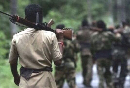 छत्तीसगढ़ में सात लाख के इनामी नक्सली दंपत्ति ने किया पुलिस के सामने किया सरेंडर