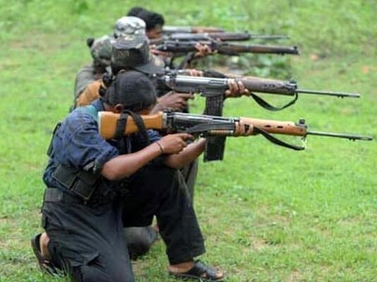 छत्तीसगढ़ में सुरक्षाबलों के साथ मुठभेड़ में 12 नक्सली ढेर, तीन जवानों की भी मृत्यु
