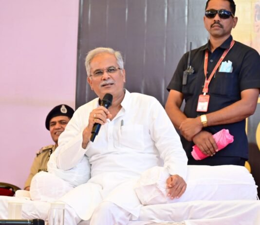 छत्तीसगढ़ के राजस्व रिकॉर्डों का प्राथमिकता से करें दुरुस्तीकरण : सीएम भूपेश