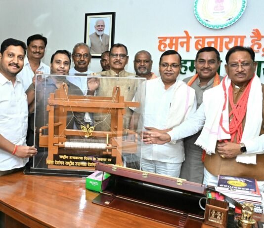 छत्तीसगढ़ बुनकर समाज के प्रतिनिधियों ने की विष्णुदेव साय से मुलाकात